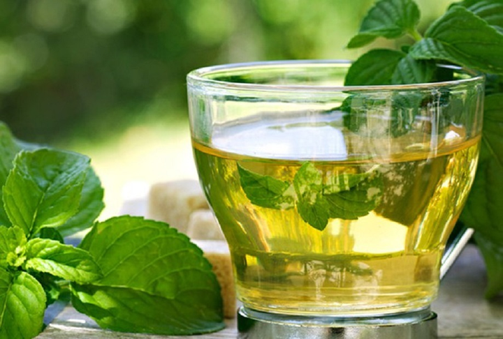 6 cách giảm lông mặt cứu nguy cho những cô nàng 'có ria mép' - 2