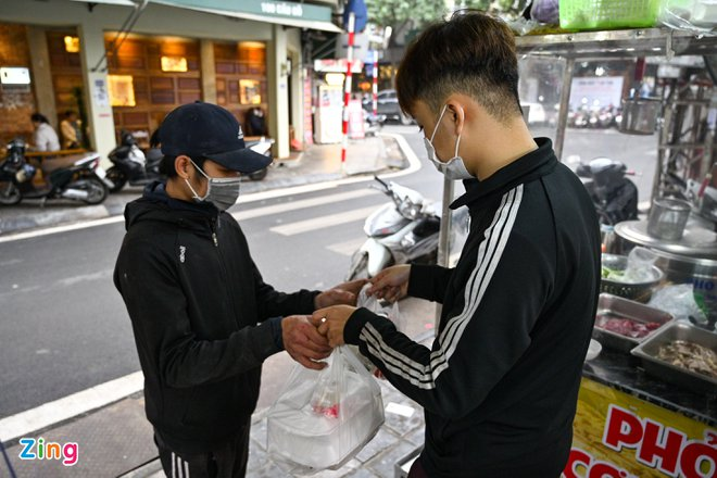 Kiến nghị cho phép hàng quán ở Hà Nội bán tại chỗ - 1