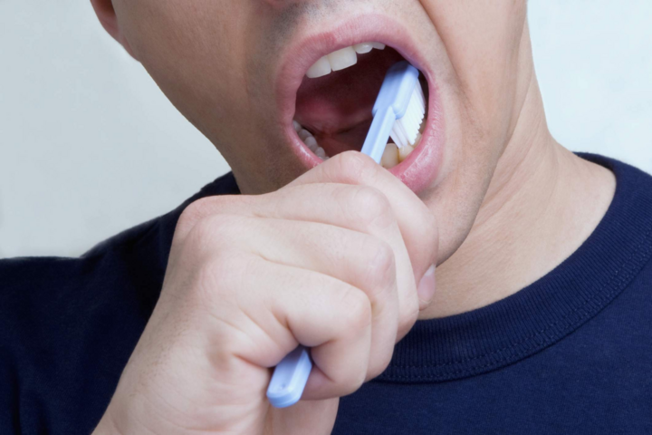 'Lười' đánh răng, đánh sai cách: Những biến chứng nguy hiểm mà bạn phải đối mặt - 1