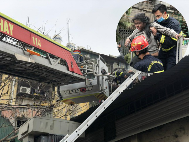 Cứu cháu bé bị mắc kẹt trong căn nhà bốc cháy ở Hà Nội - 1