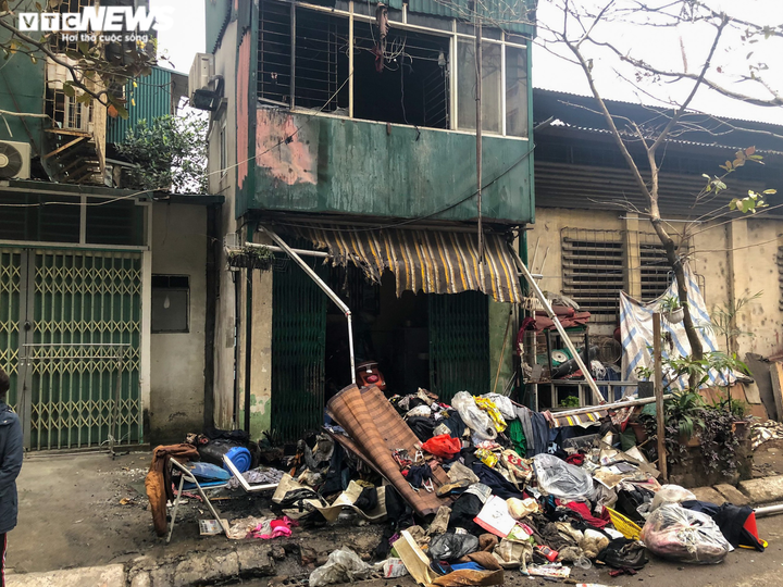 Bé gái được cứu sống trong đám cháy ở Hà Nội: Hai chị em mồ côi sống cùng ông bà - 2