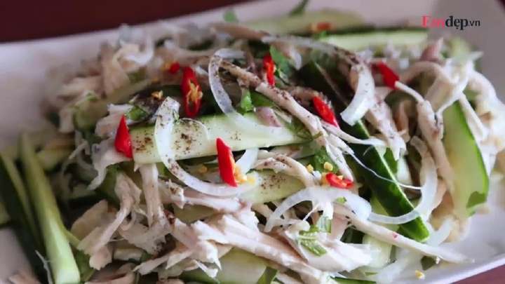 Cách làm nộm gà xé phay chống ngán ngày Tết - 1