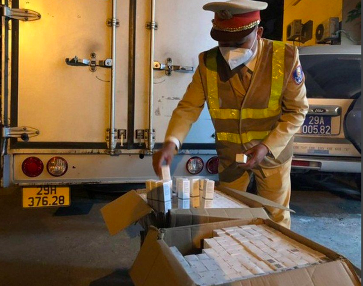 Hà Nội: Liên tiếp bắt giữ vụ vận chuyển mỹ phẩm ‘nhập nhèm’ không rõ nguồn gốc - 1