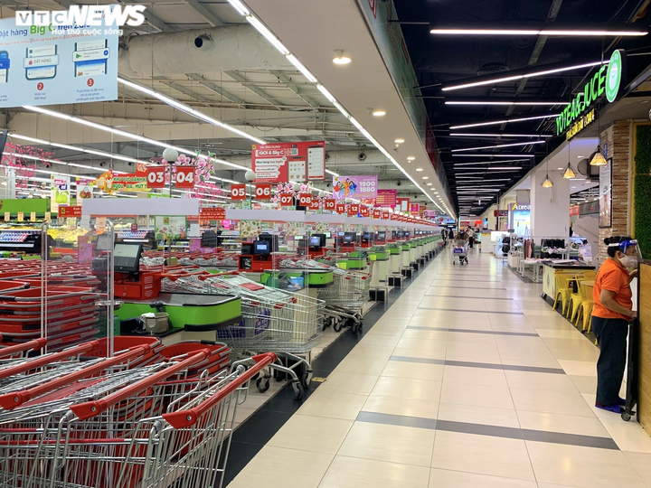 Người dân 'thắt lưng buộc bụng' mua sắm, thị trường Tết Nhâm Dần ảm đạm - 3