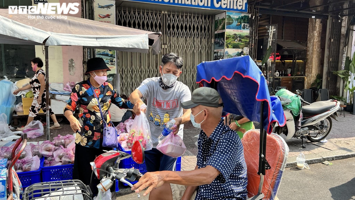 Người Sài Gòn chung tay 'giải cứu' thanh long giúp nông dân - 2