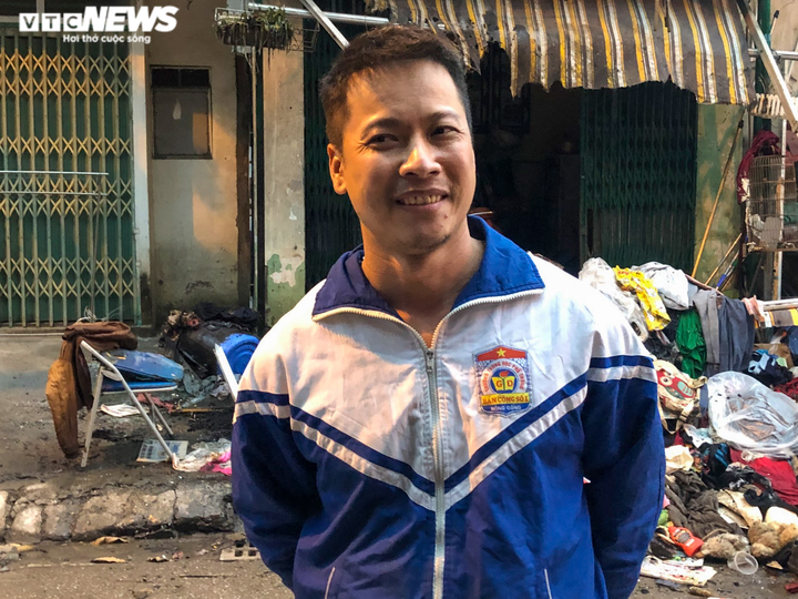 Đề xuất khen thưởng 'người hùng' cứu bé gái khỏi ngôi nhà bốc cháy - 1