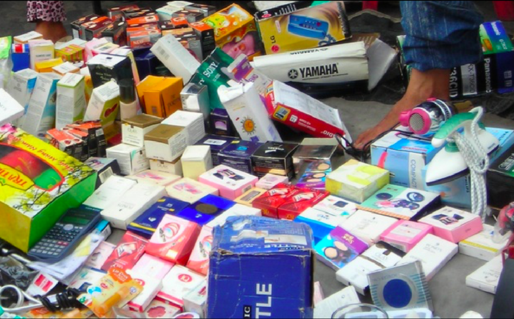 ‘Mê hồn trận’ mỹ phẩm giá rẻ trôi nổi tại nhiều chợ vùng quê - 1