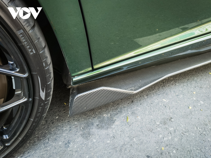 Cận cảnh Lamborghini Aventador SVJ màu độc trên phố Sài Gòn - 15