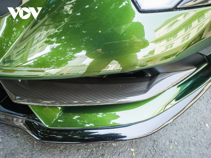 Cận cảnh Lamborghini Aventador SVJ màu độc trên phố Sài Gòn - 6