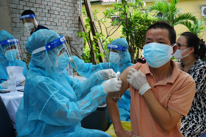 Vì sao phải tiêm mũi 3 vaccine COVID-19? - 1