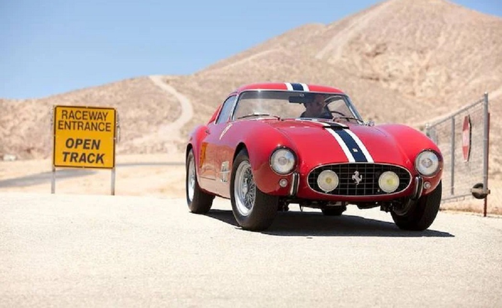 5 mẫu xế hộp trong phim đắt đỏ nhất thế giới - 3