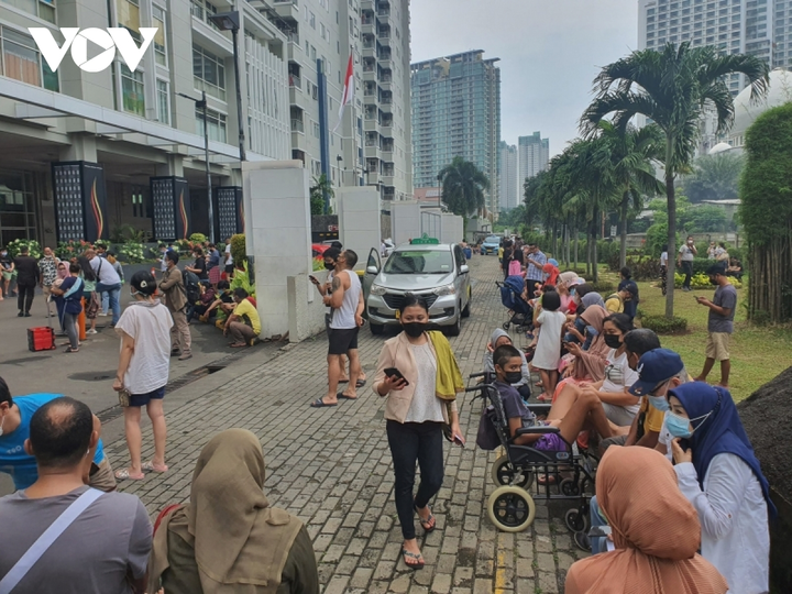 Động đất 6,7 độ Richter làm rung chuyển thủ đô Jakarta và vùng lân cận - 1