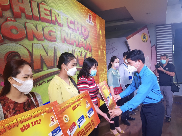 'Phiên chợ Công nhân - Online' tặng 4.000 phần quà Tết dần cho người lao động - 2