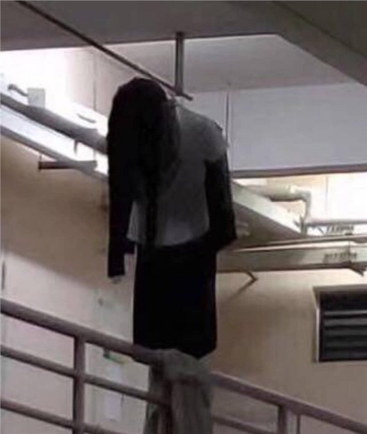 Hình ảnh lạ tại ban công ký túc xá lúc nửa đêm khiến dân mạng ‘xanh mặt’ - 2