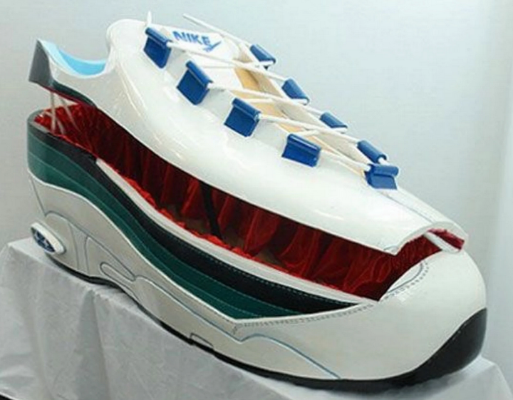 Lạ lùng nơi sử dụng quan tài mẫu mã có 1-0-2: Từ quả ớt đến bánh mì, điện thoại - 13