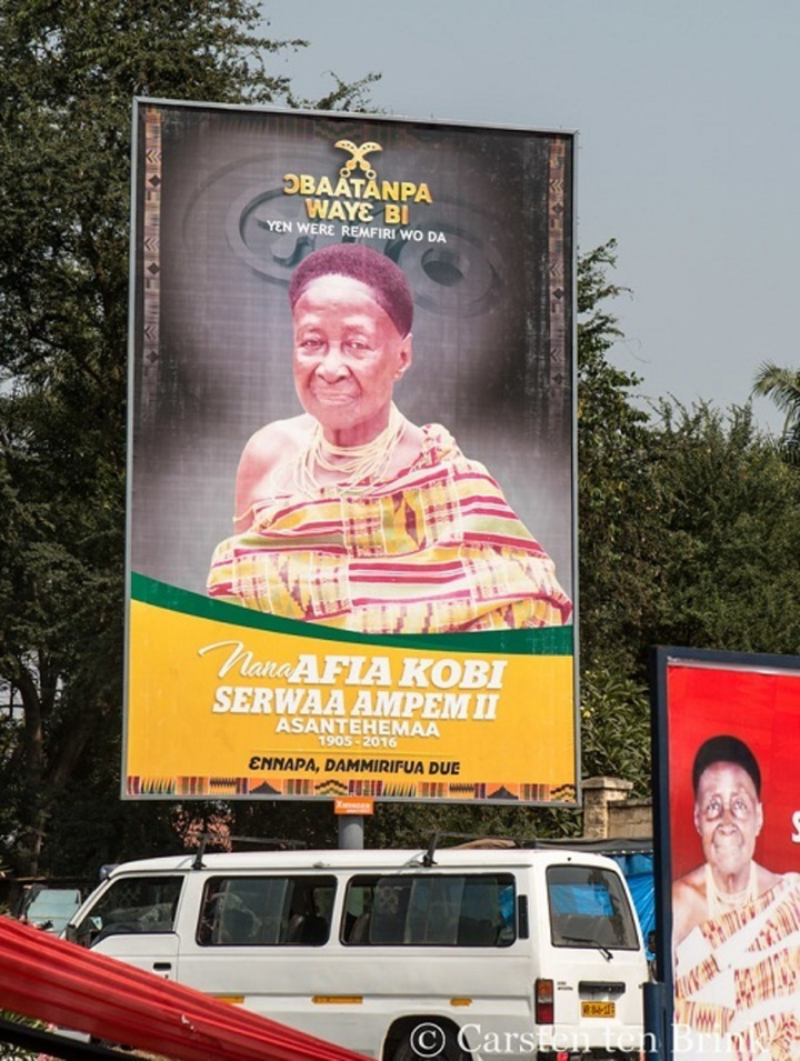 Lạ lùng nơi sử dụng quan tài mẫu mã có 1-0-2: Từ quả ớt đến bánh mì, điện thoại - 1