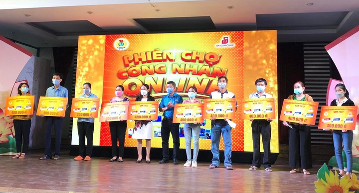 'Phiên chợ Công nhân - Online' tặng 4.000 phần quà Tết dần cho người lao động - 1
