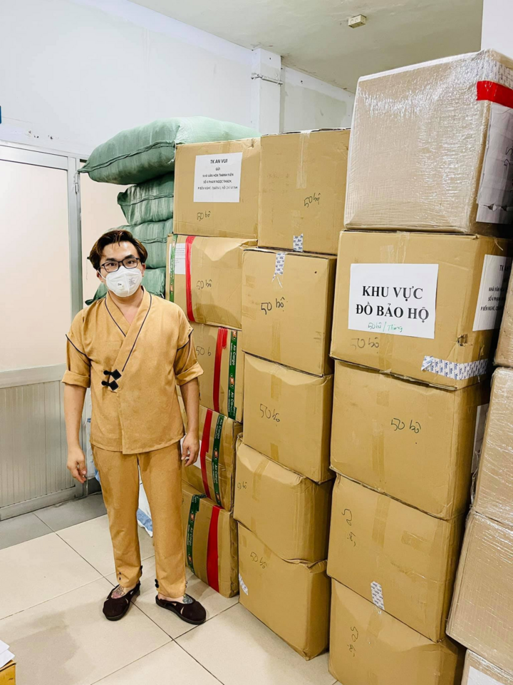 Cuộc sống độc thân, yêu thích làm từ thiện của MC Đại Nghĩa Vì sao MC Đại Nghĩa tuổi 44 vẫn chưa chịu lấy vợ? - 15