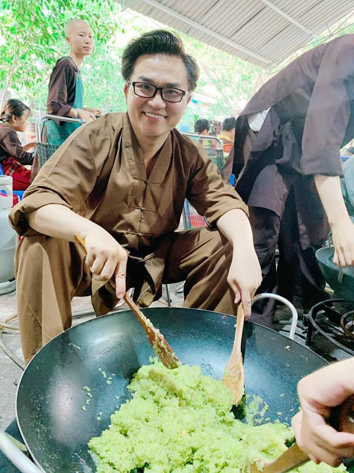 Cuộc sống độc thân, yêu thích làm từ thiện của MC Đại Nghĩa Vì sao MC Đại Nghĩa tuổi 44 vẫn chưa chịu lấy vợ? - 14