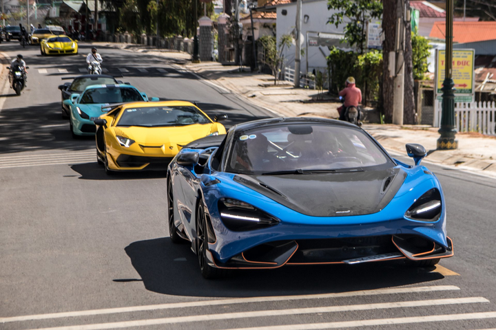 Nhiều siêu xe tham dự hành trình đầu tiên của năm 2022 - 33