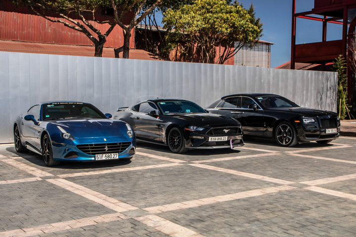 Nhiều siêu xe tham dự hành trình đầu tiên của năm 2022 - 24