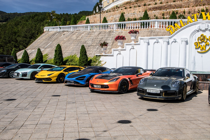 Nhiều siêu xe tham dự hành trình đầu tiên của năm 2022 - 30