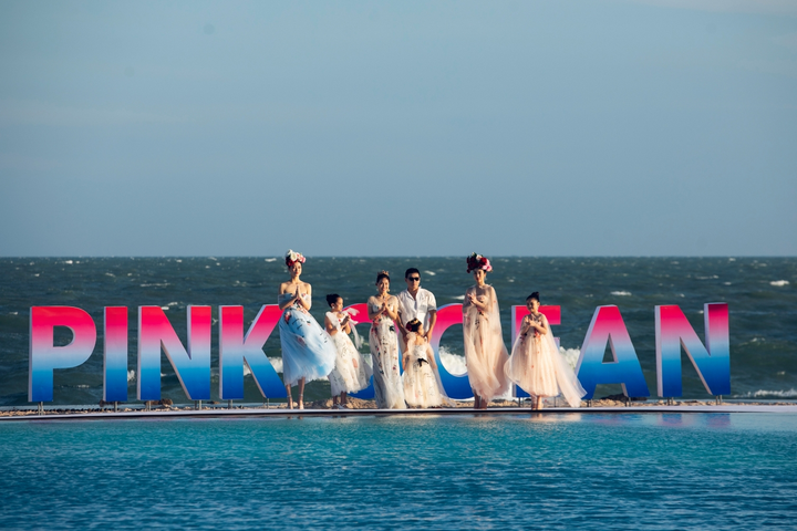 2 hoa hậu Đỗ Mỹ Linh - Lương Thùy Linh trong tạo hình nữ thần mùa xuân - 1