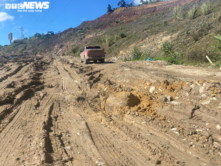 Ảnh: Cận cảnh con đường 'ác mộng' lên Cửa khẩu Quốc tế La Lay ở Quảng Trị - 10