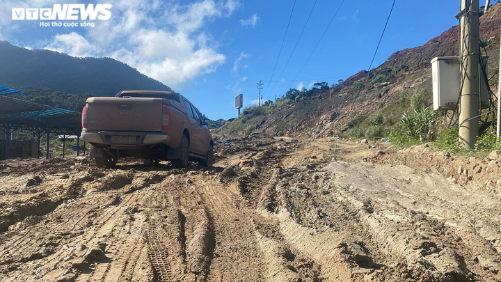 Ảnh: Cận cảnh con đường 'ác mộng' lên Cửa khẩu Quốc tế La Lay ở Quảng Trị - 7