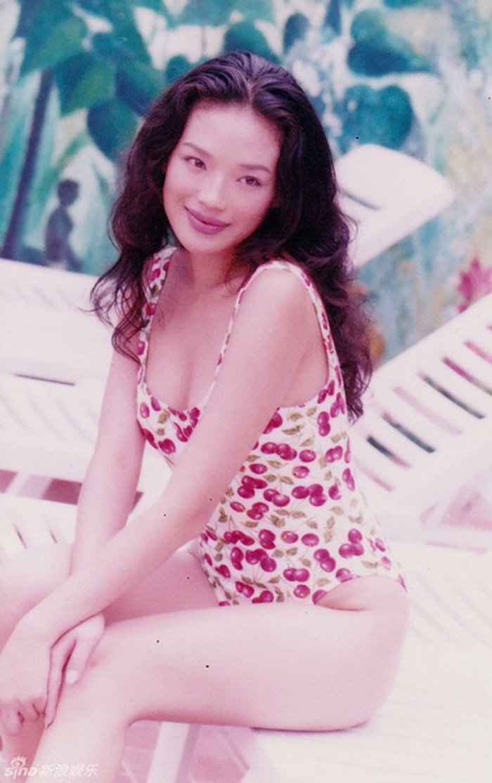 Ký ức thời thiếu nữ cay đắng và vết nhơ khó rửa của nữ thần gợi cảm Thư Kỳ - 1