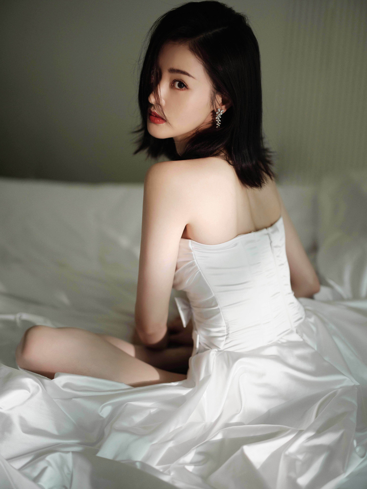 Cay đắng phía sau hào quang của các nữ minh tinh Hoa ngữ - 1