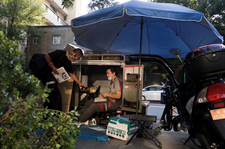 Lo Omicron, Trung Quốc lệnh khử khuẩn toàn bộ bưu phẩm nước ngoài - 1