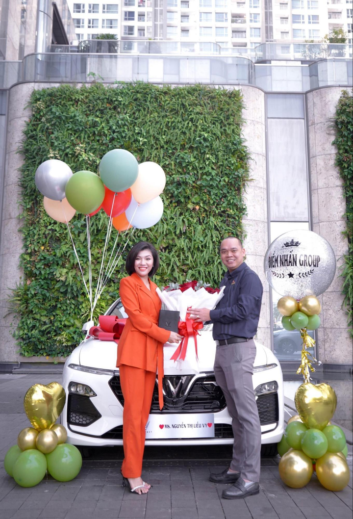 Tổng Giám đốc DNG Thái Phan Thanh Bình 'thưởng tết' xe ô tô cho nhân viên - 1