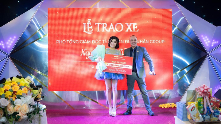 Tổng Giám đốc DNG Thái Phan Thanh Bình 'thưởng tết' xe ô tô cho nhân viên - 2