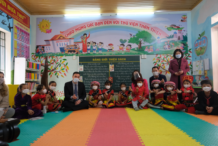 Đại sứ quán Israel trao tặng thư viện thân thiện cho học sinh Hà Giang - 1