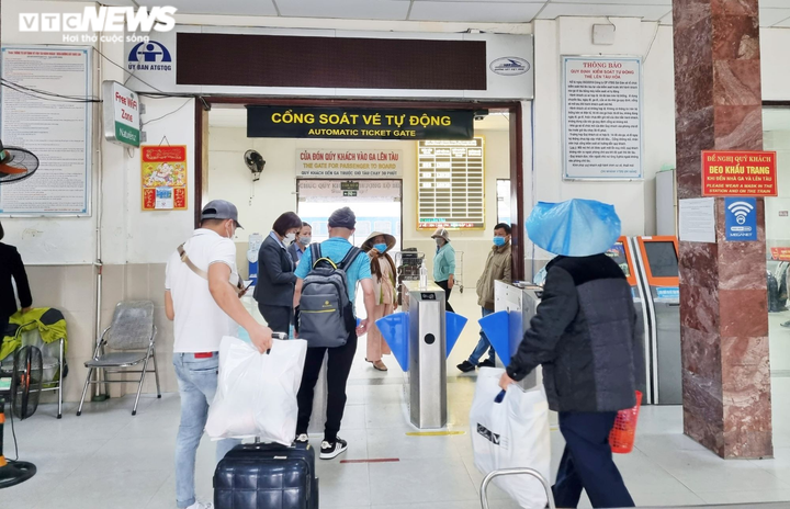 Ảnh: Bến xe, nhà ga ở TP Đà Nẵng vắng khách những ngày cuối năm - 7