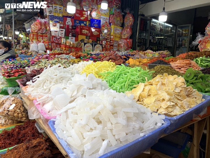 'Thủ phủ' bánh, mứt, kẹo Hà Nội ế ẩm, tiểu thương ngóng khách ngày cuối năm - 12