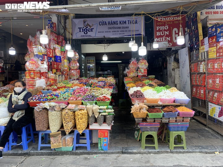 'Thủ phủ' bánh, mứt, kẹo Hà Nội ế ẩm, tiểu thương ngóng khách ngày cuối năm - 13