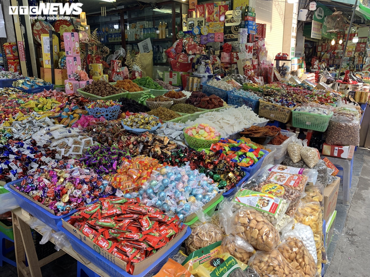 'Thủ phủ' bánh, mứt, kẹo Hà Nội ế ẩm, tiểu thương ngóng khách ngày cuối năm - 2