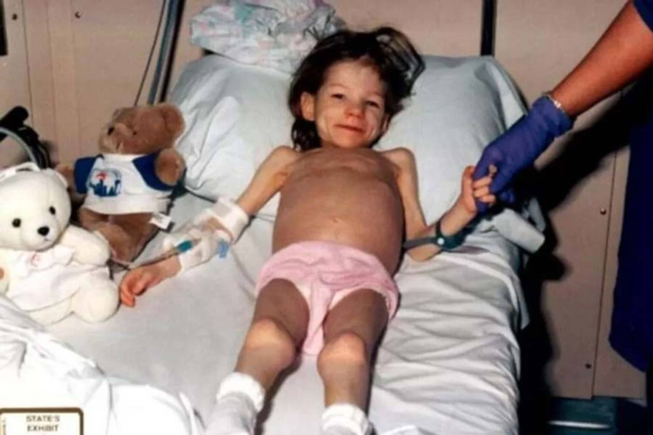 Cái kết bi đát của cô bé 3 tuổi bị bố mẹ bạo hành dã man rúng động 20 năm trước - 4