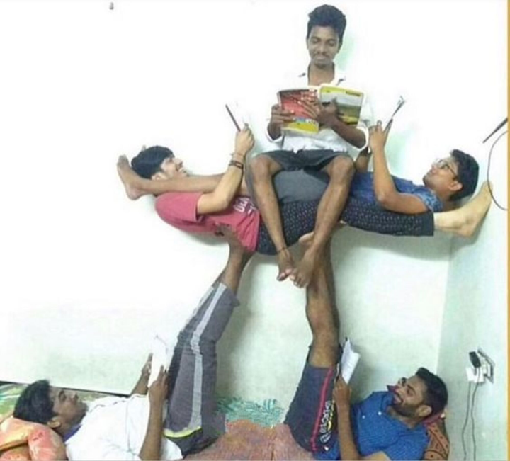 Những kiểu tạo dáng đảm bảo hốt 'triệu like', còn được khuyến mãi cả tràng cười - 1