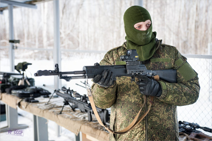 Ngoài súng trường AK, đặc nhiệm Nga còn dùng vũ khí nào? - 1