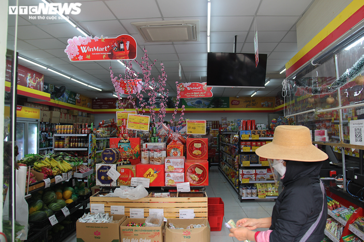 Bánh kẹo, đồ uống bung hàng mùa Tết, giá không tăng đột biến - 2