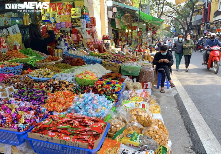 'Thủ phủ' bánh, mứt, kẹo Hà Nội ế ẩm, tiểu thương ngóng khách ngày cuối năm - 11