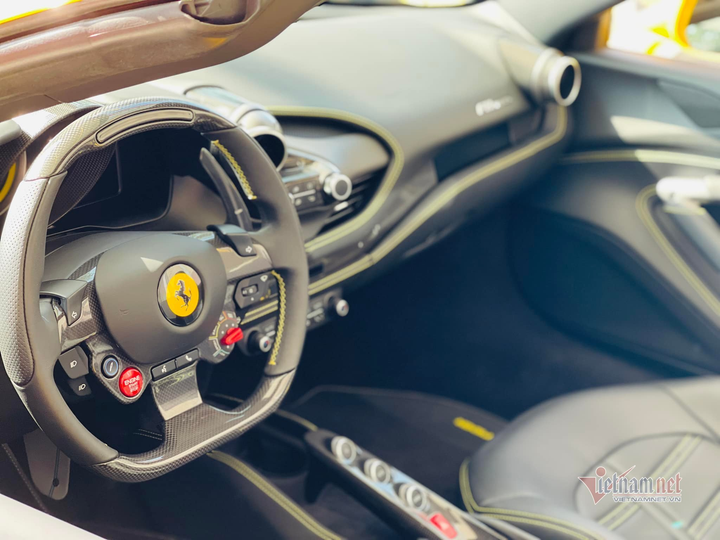 Siêu xe mui trần Ferrari F8 Spider thứ 4 về Việt Nam đón Tết - 4