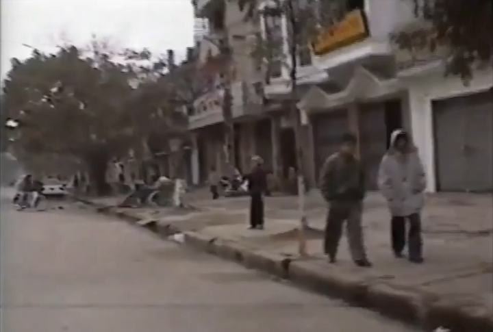 Clip hiếm ghi lại cảnh Tết Hà Nội cách đây 27 năm, bồi hồi ngắm mà nhớ ký ức xưa - 4