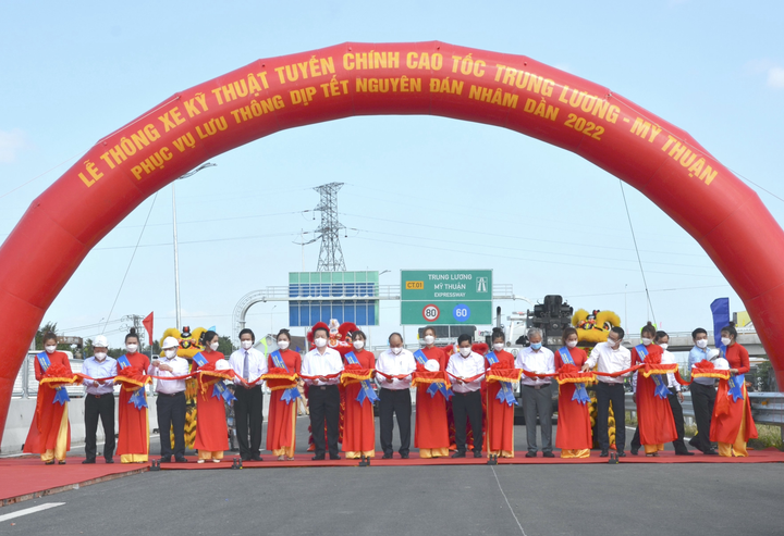 Chủ tịch nước cắt băng thông xe kỹ thuật cao tốc Trung Lương - Mỹ Thuận - 2