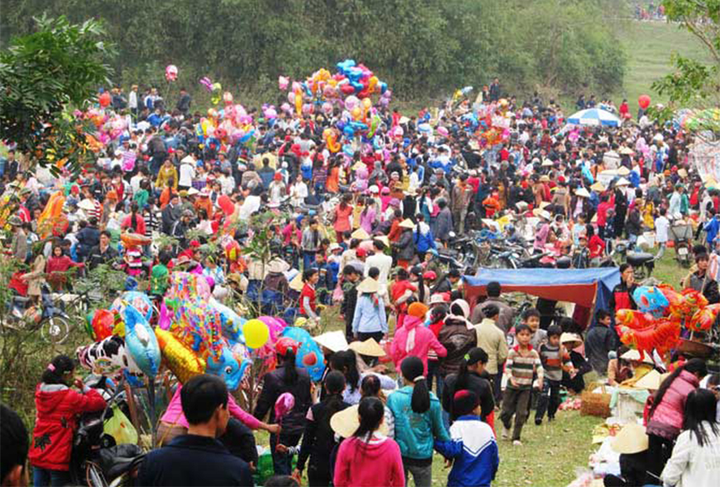 Những phiên chợ 'độc lạ' đầu năm mới của người Việt - 5