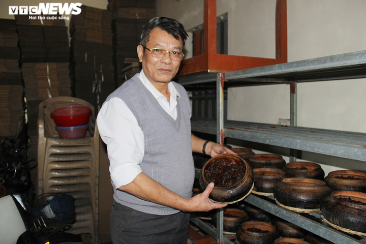 'Đập hộp' đặc sản cá kho niêu giá tiền triệu hút hàng ngày Tết - 3