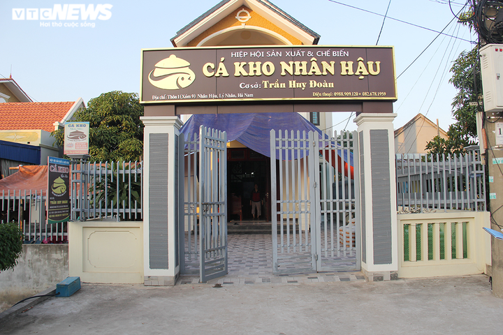'Đập hộp' đặc sản cá kho niêu giá tiền triệu hút hàng ngày Tết - 7